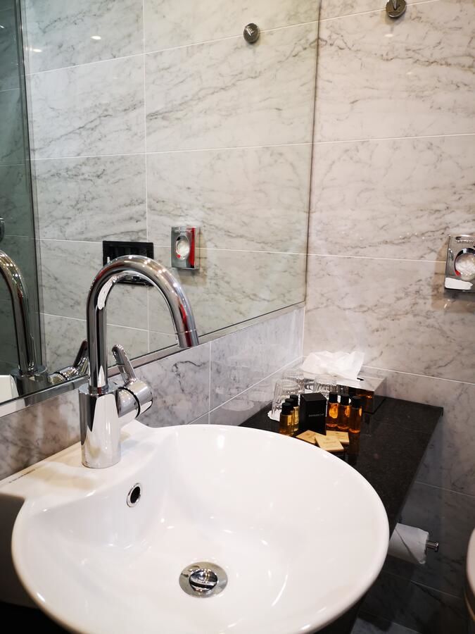 Отель The Victoria Hotel Голуэй